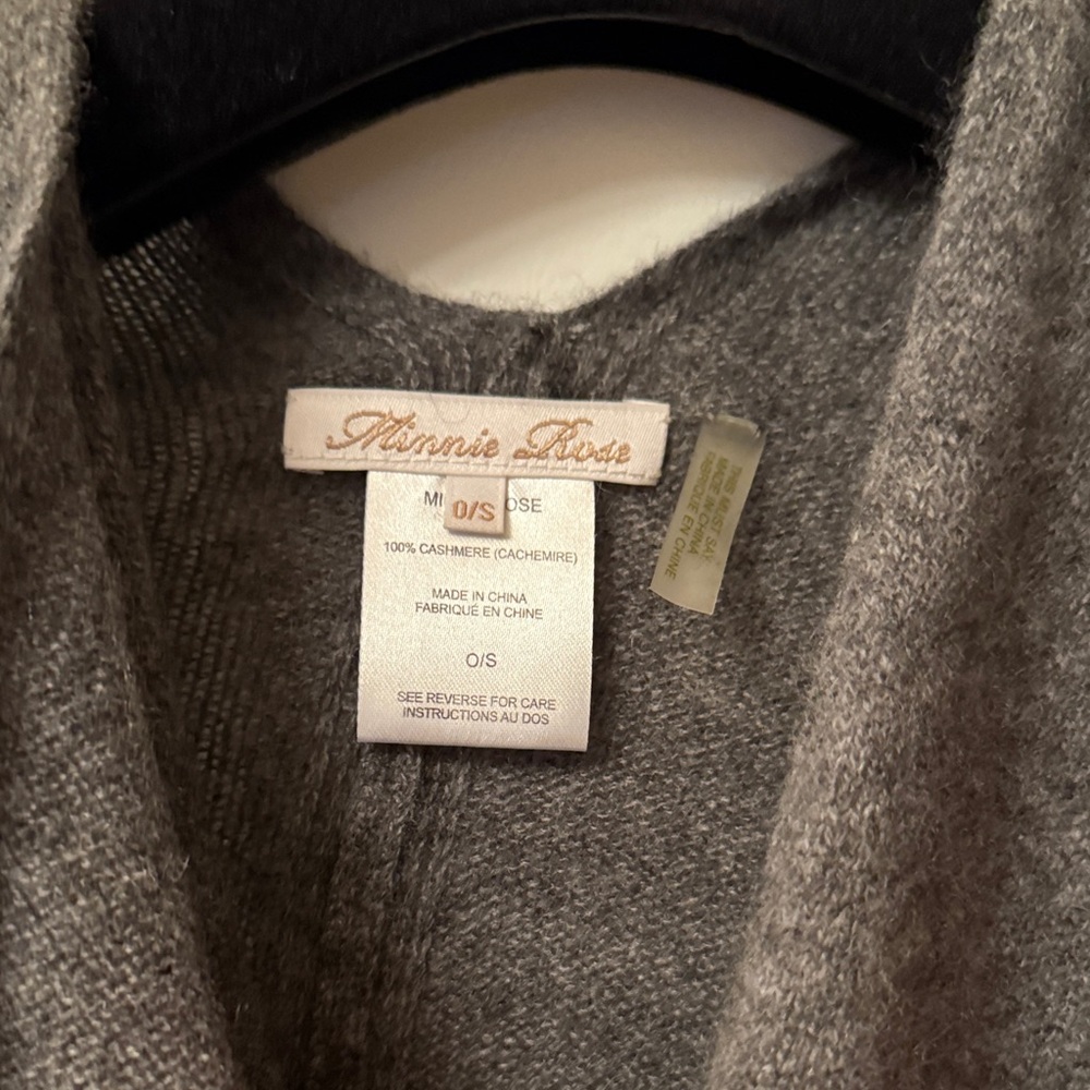 Minnie Rose Beautiful Charcoal Cashmere Ruana/Poncho Shawl - Picture 2 of 3